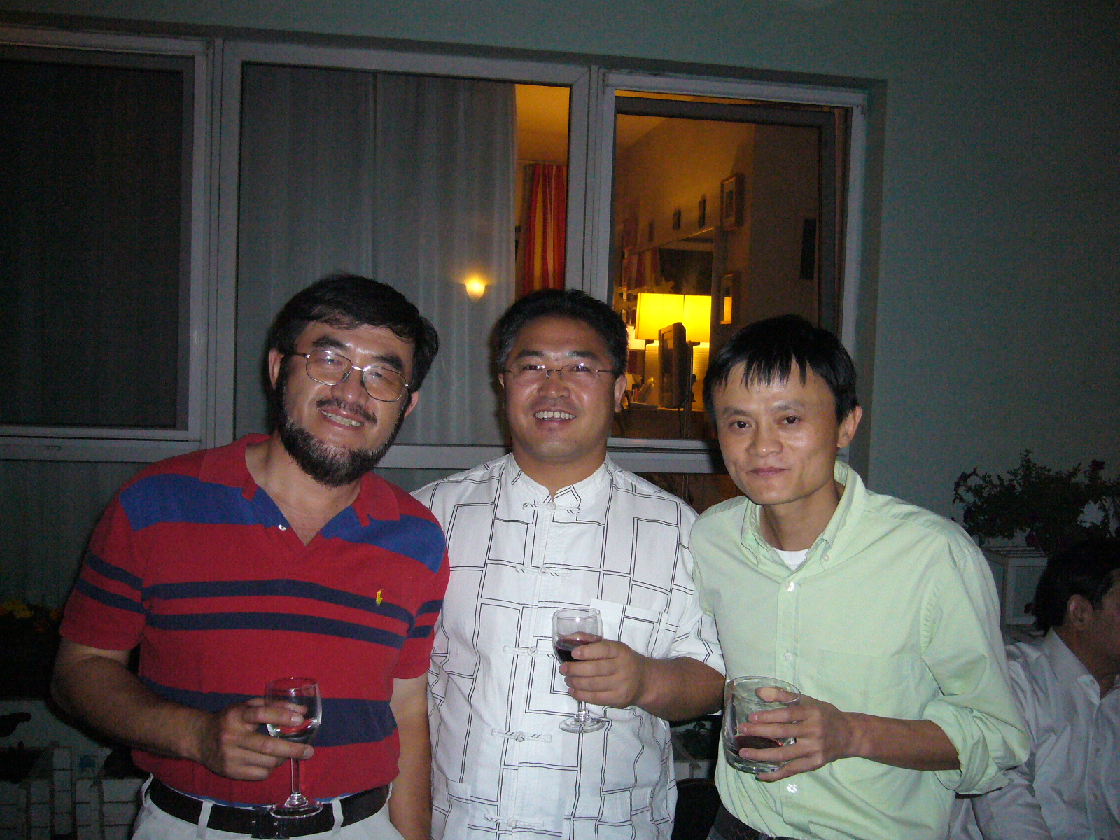 2005年=何世红、马云、吴鹰在王利芬家.JPG